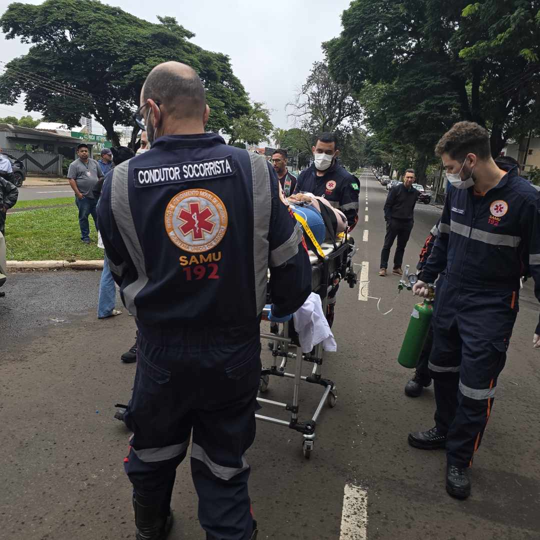 Motociclista sofre fratura no fêmur após colisão na Avenida Brasil, em Maringá