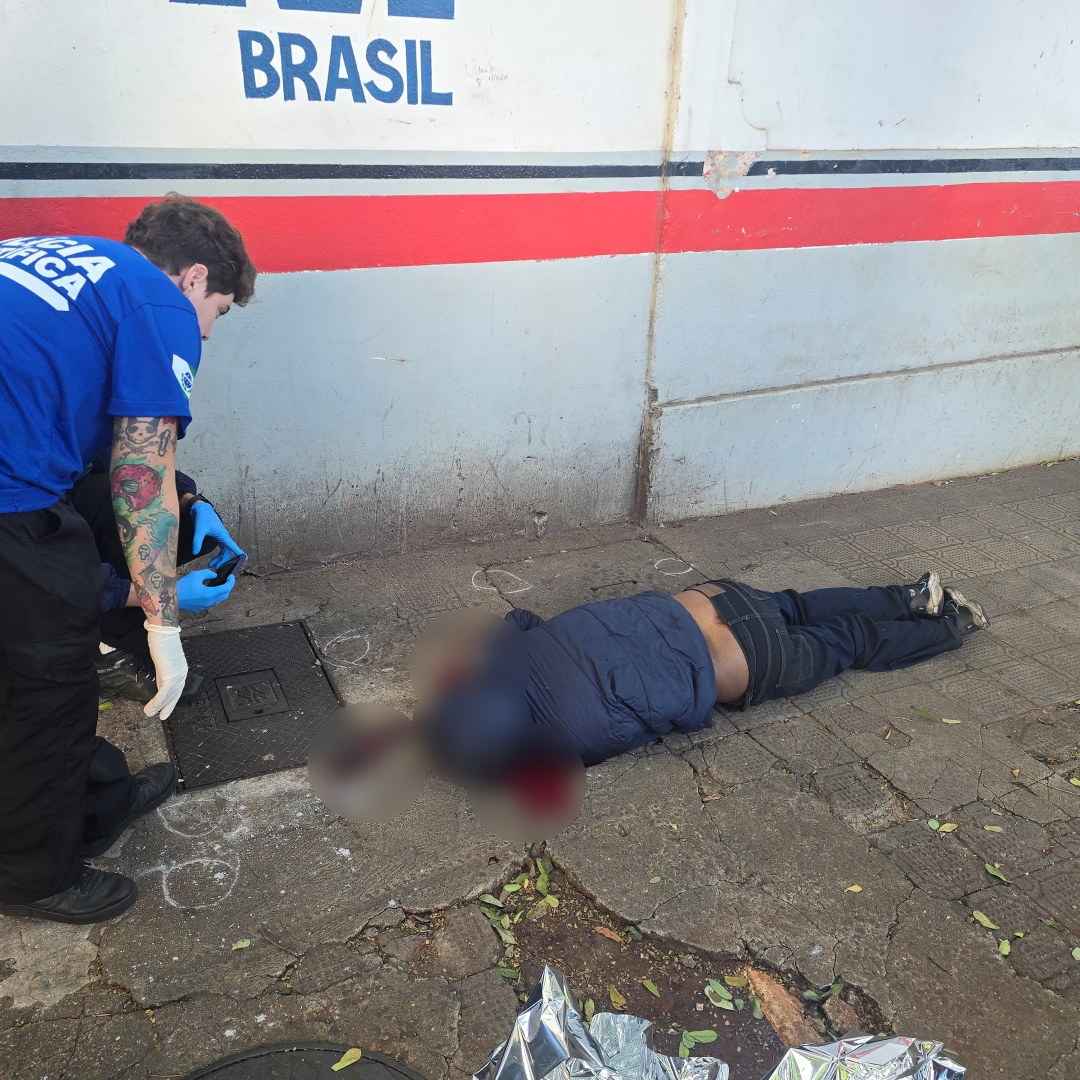 Execução na área central de Maringá: homem de 27 anos é morto a tiros em frente ao trabalho