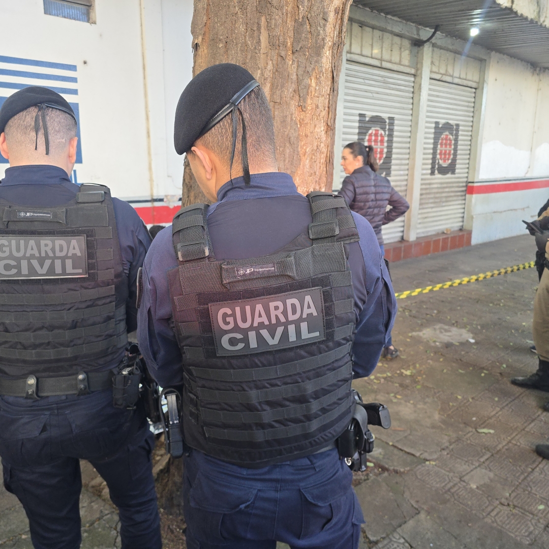 Execução na área central de Maringá: homem de 27 anos é morto a tiros em frente ao trabalho