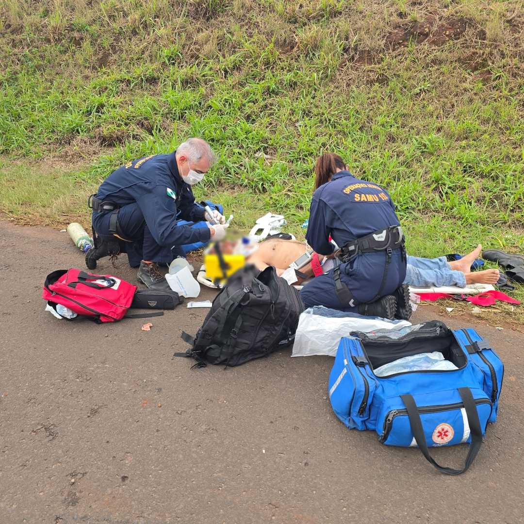 Atropelamento grave mobiliza helicóptero do SAMU na BR-376 em Mandaguaçu