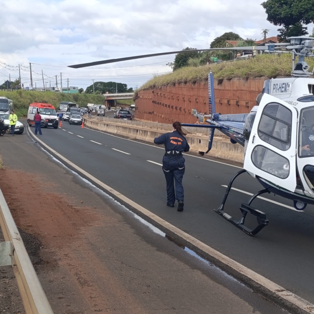 Atropelamento grave mobiliza helicóptero do SAMU na BR-376 em Mandaguaçu