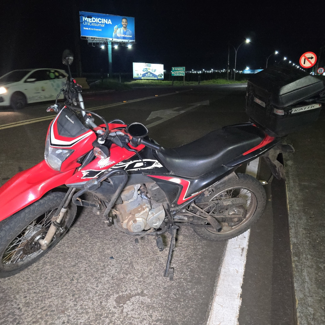 Colisão no viaduto do aeroporto faz motociclista despencar sobre a PR-317
