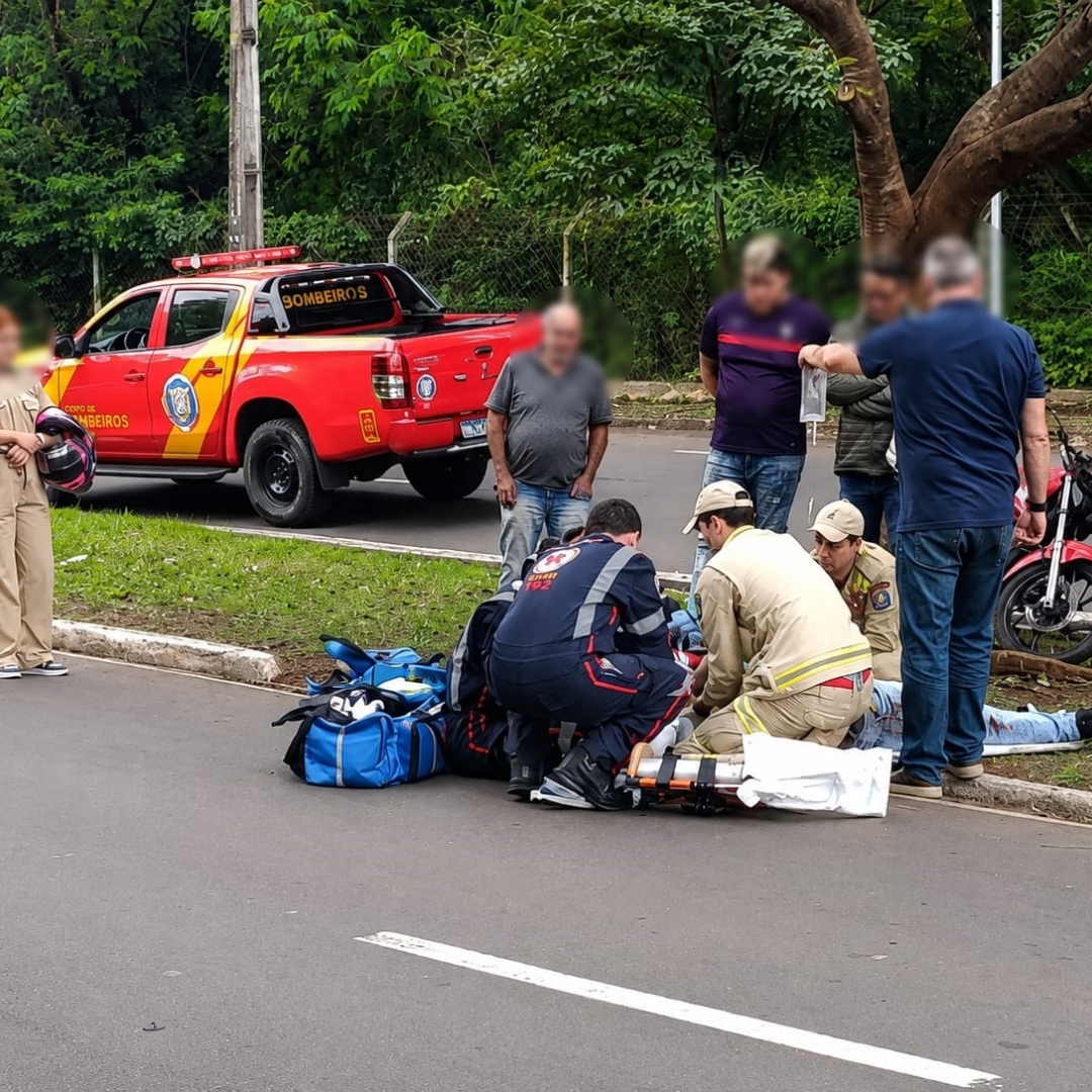 Motociclista morre após sofrer acidente na Avenida Alexandre Rasgulaeff