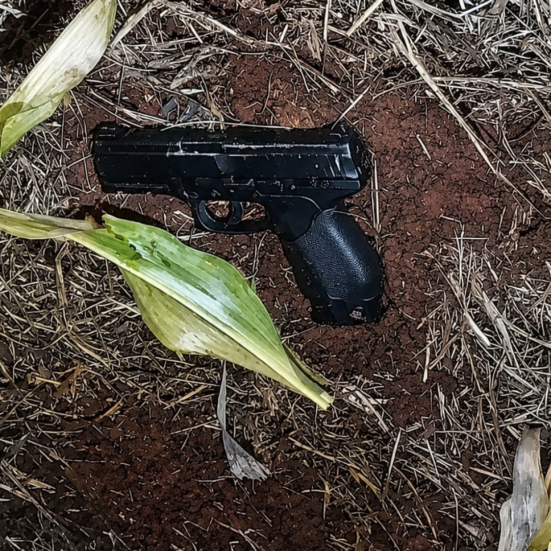 Perseguição termina com disparos, prisão e apreensão de simulacro de arma em Maringá