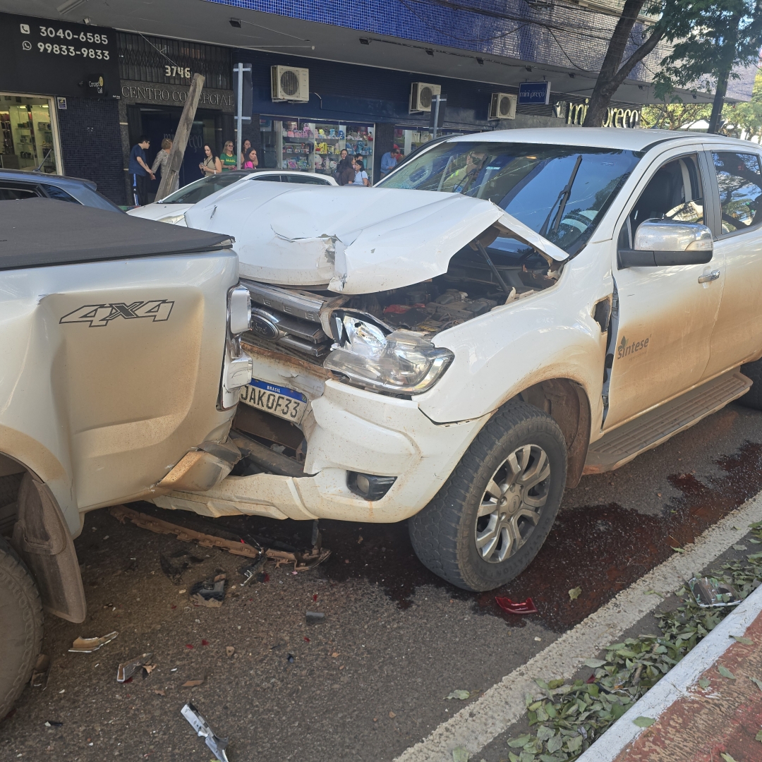 Grávida de sete meses se envolve em acidente no Centro de Maringá
