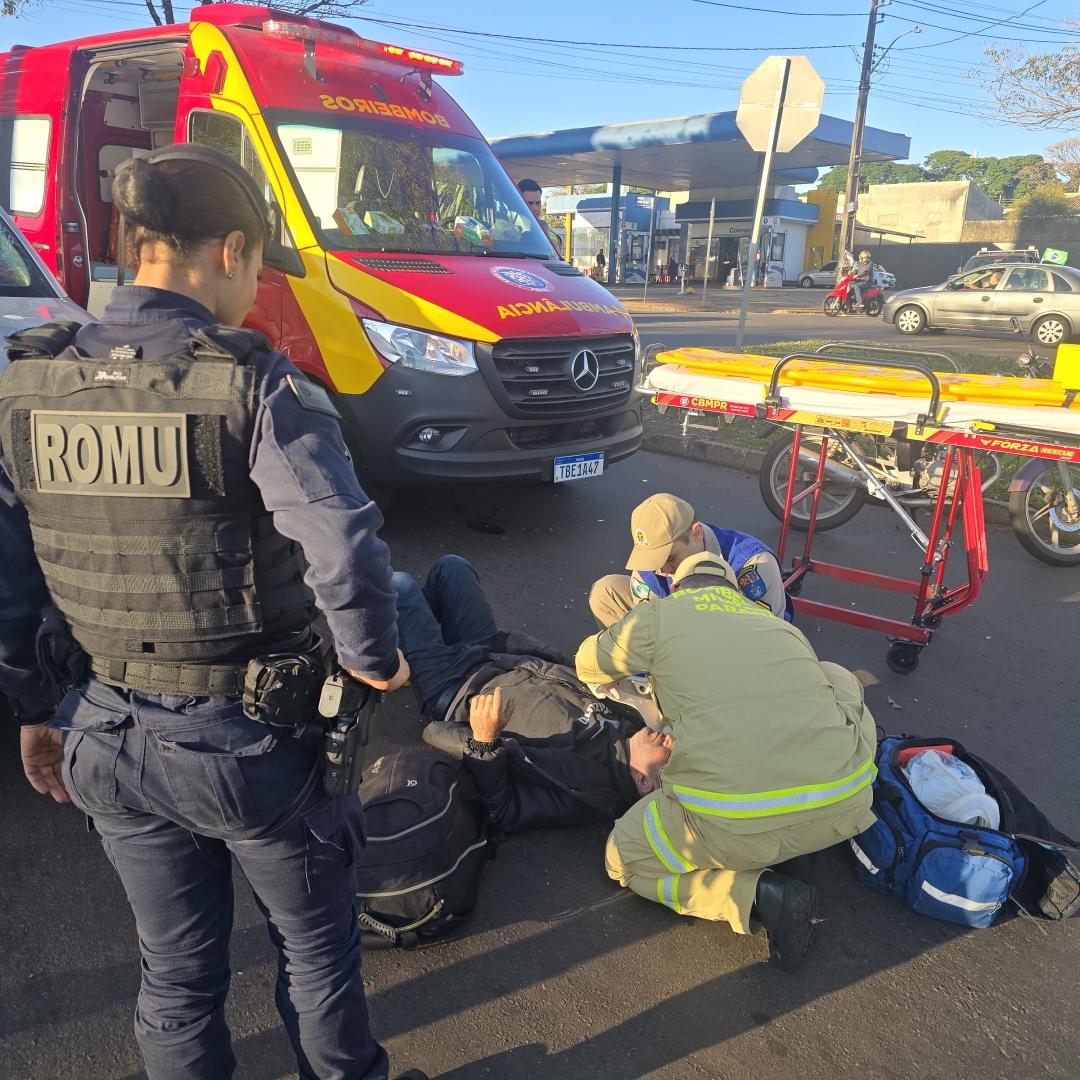 Motociclista é arremessado contra para-brisa de caminhonete em acidente no Conjunto Ney Braga
