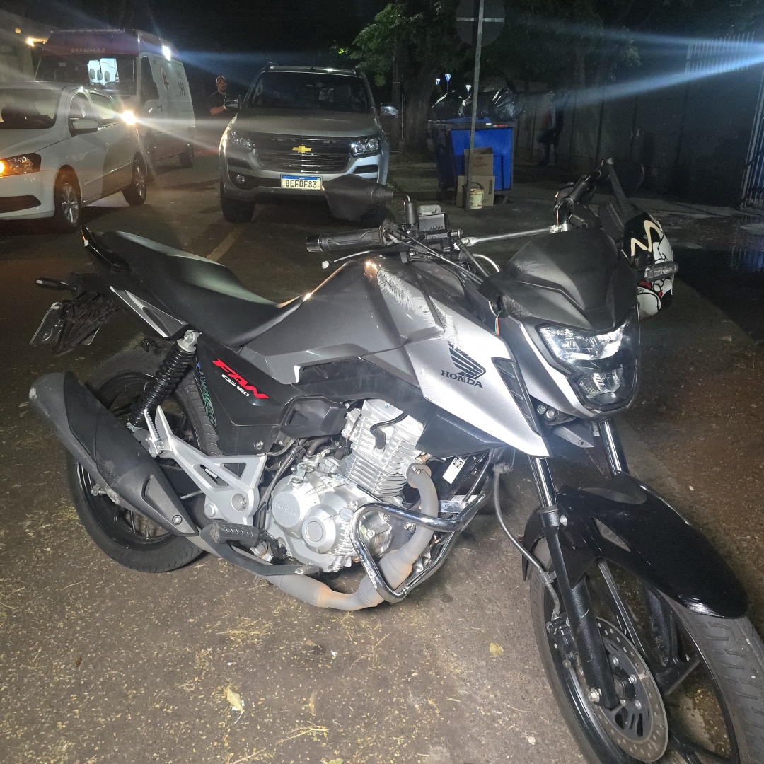 Tentativa de desviar de carro termina com motociclista gravemente ferido em Maringá