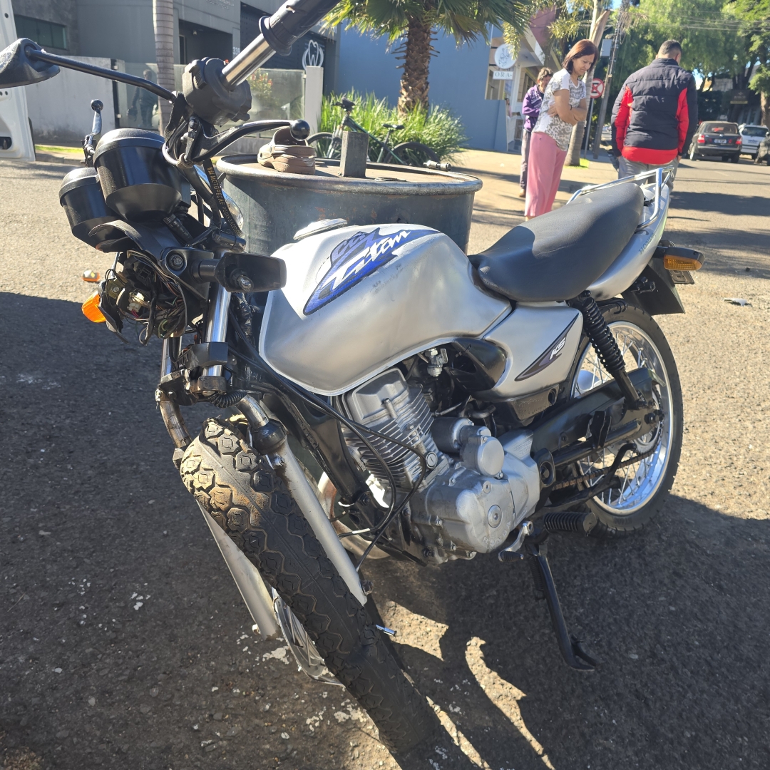 Motorista invade preferencial, provoca acidente e retira carro antes da chegada da PM