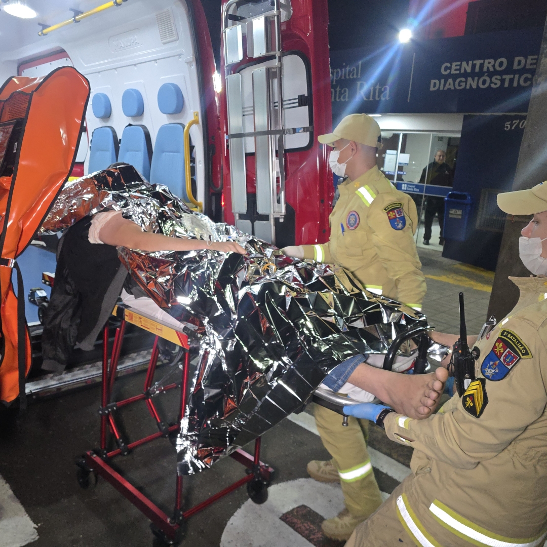 Jovem é esfaqueado dentro de residência e suspeito acaba preso em flagrante em Maringá