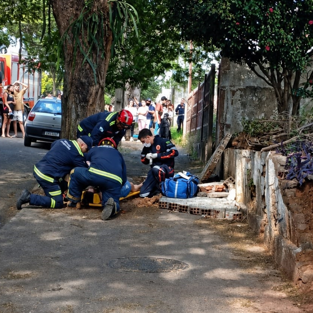 Mãe e filha ficam gravemente feridas após desabamento de muro em Nova Esperança