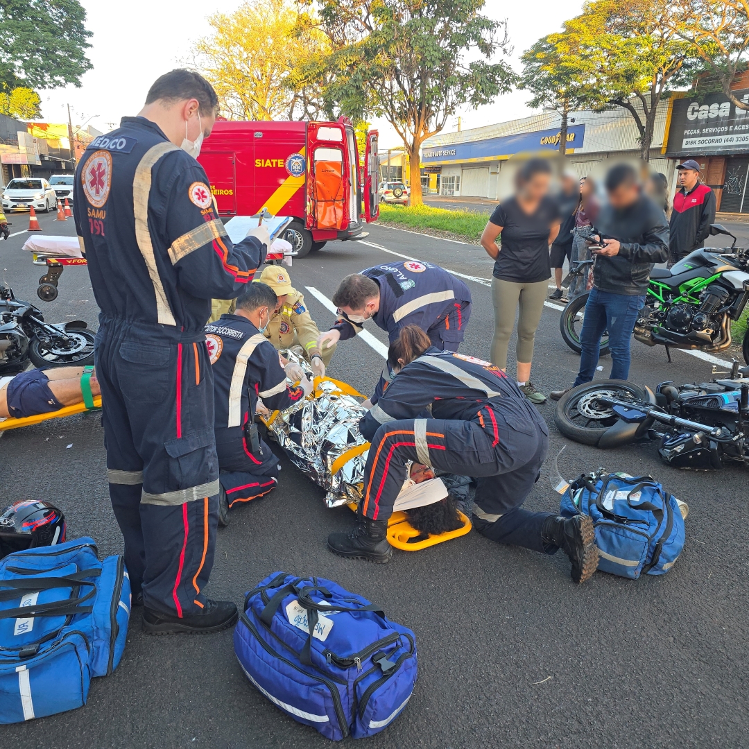 Duas pessoas ficam feridas após colisão entre motos de alta cilindrada na Avenida Colombo
