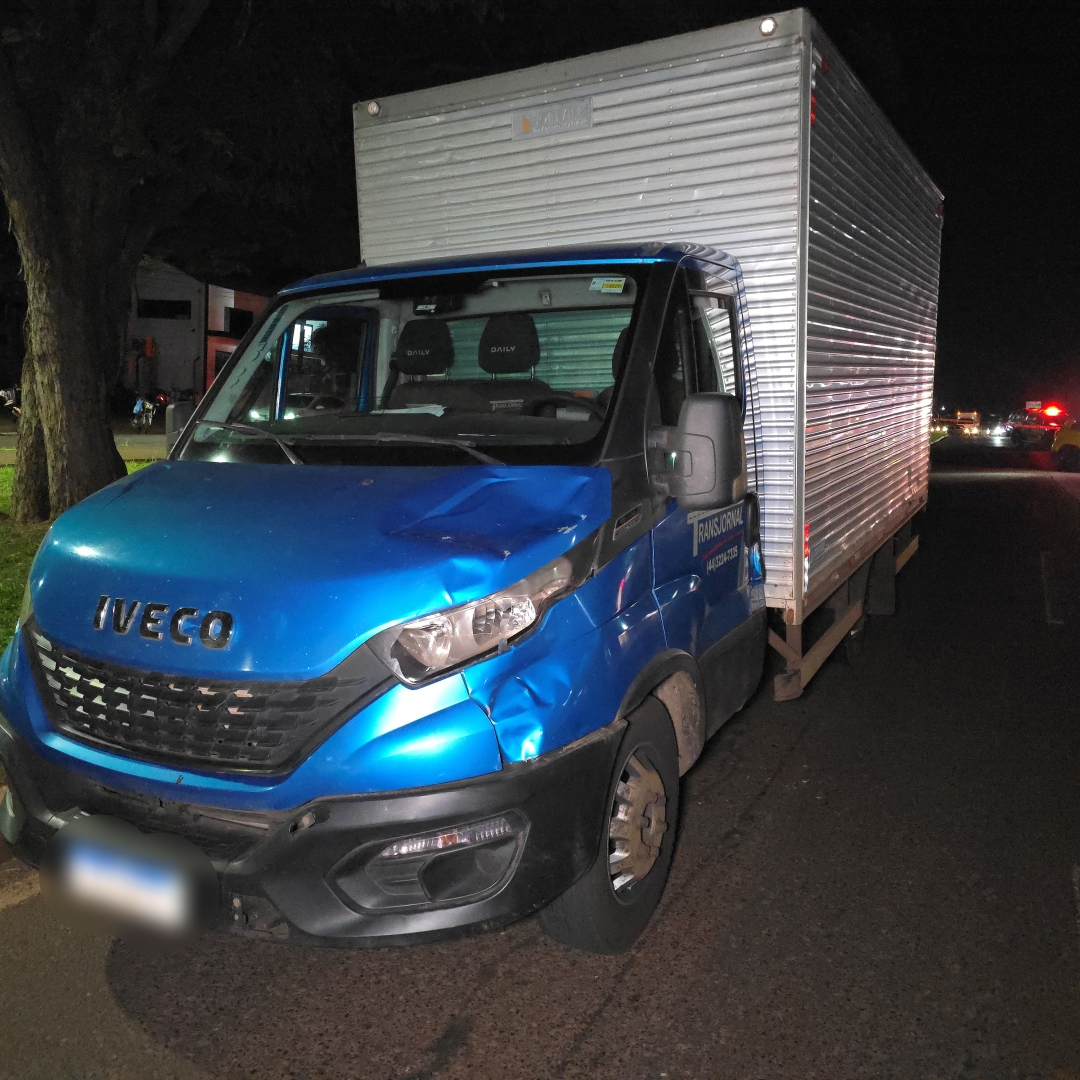 Atropelamento envolvendo caminhão-baú termina em morte em Marialva