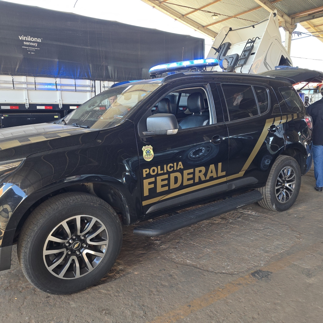 Polícia Federal apreende carga milionária de crack dentro de pneus de carreta