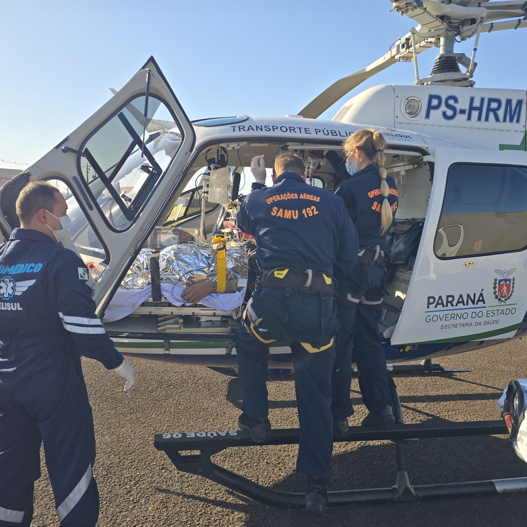 Acidente mobiliza helicóptero do Samu no acesso a Marialva após colisão de moto contra paredão