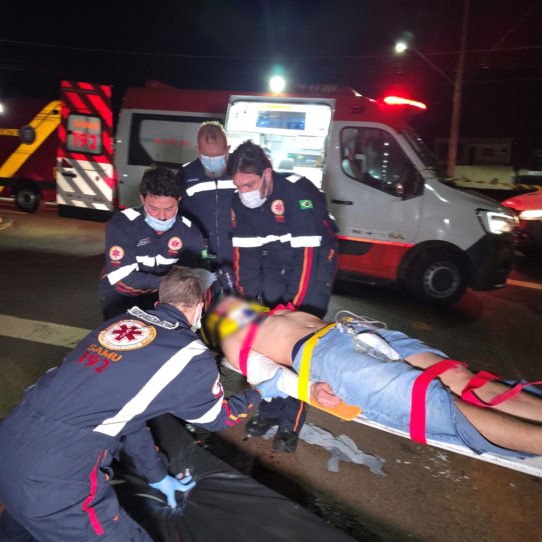 Garupa é intubado após colisão entre moto e caminhonete; motorista da Blazer é preso por embriaguez
