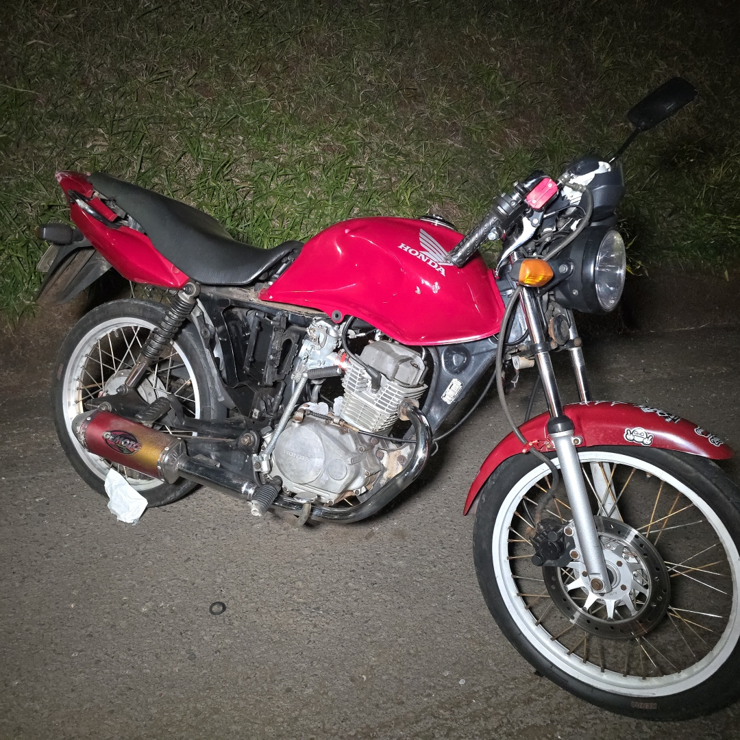 Dois motociclistas ficam feridos após baterem na traseira de caminhão na PR-317, em Maringá