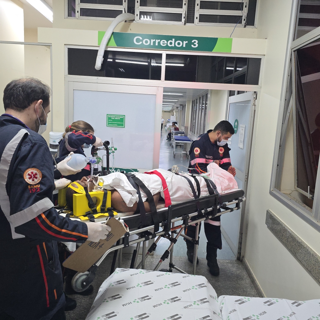 Confusão após suposto assédio termina com suspeito gravemente ferido e intubado em Maringá