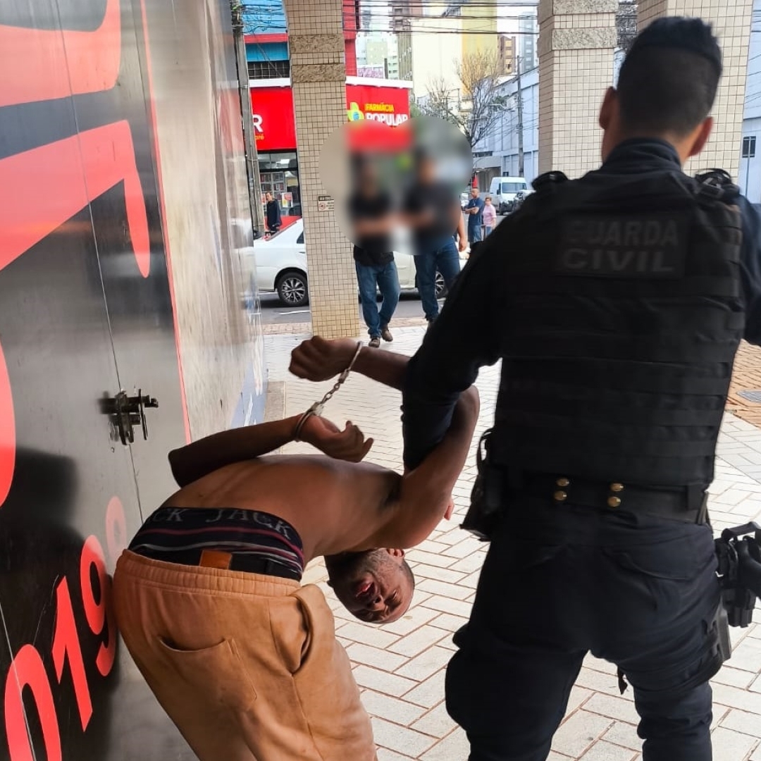 Confusão após suposto assédio termina com suspeito gravemente ferido e intubado em Maringá