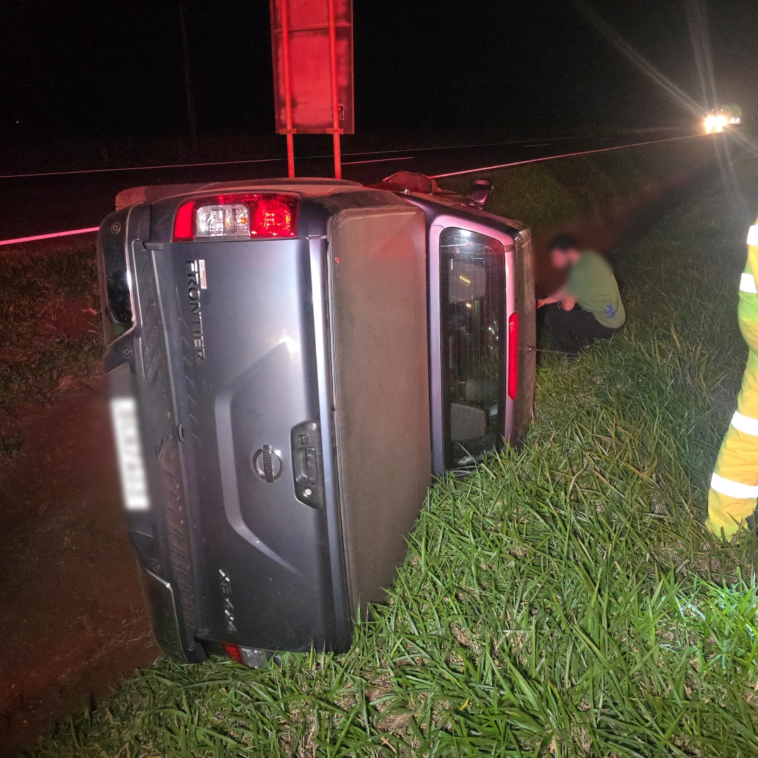 Homem de 65 anos escapa ileso após capotar caminhonete na PR-317 em Floresta