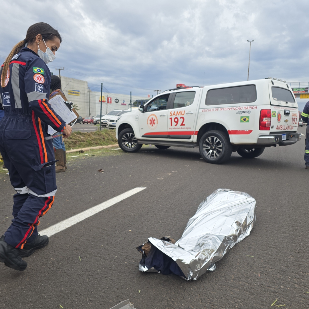 Trabalhador morre atropelado durante serviço de roçada na Avenida Colombo, em Maringá