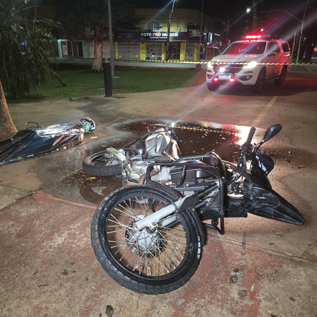Acidente fatal na madrugada: motociclista de 21 anos perde a vida na Praça Rocha Pombo