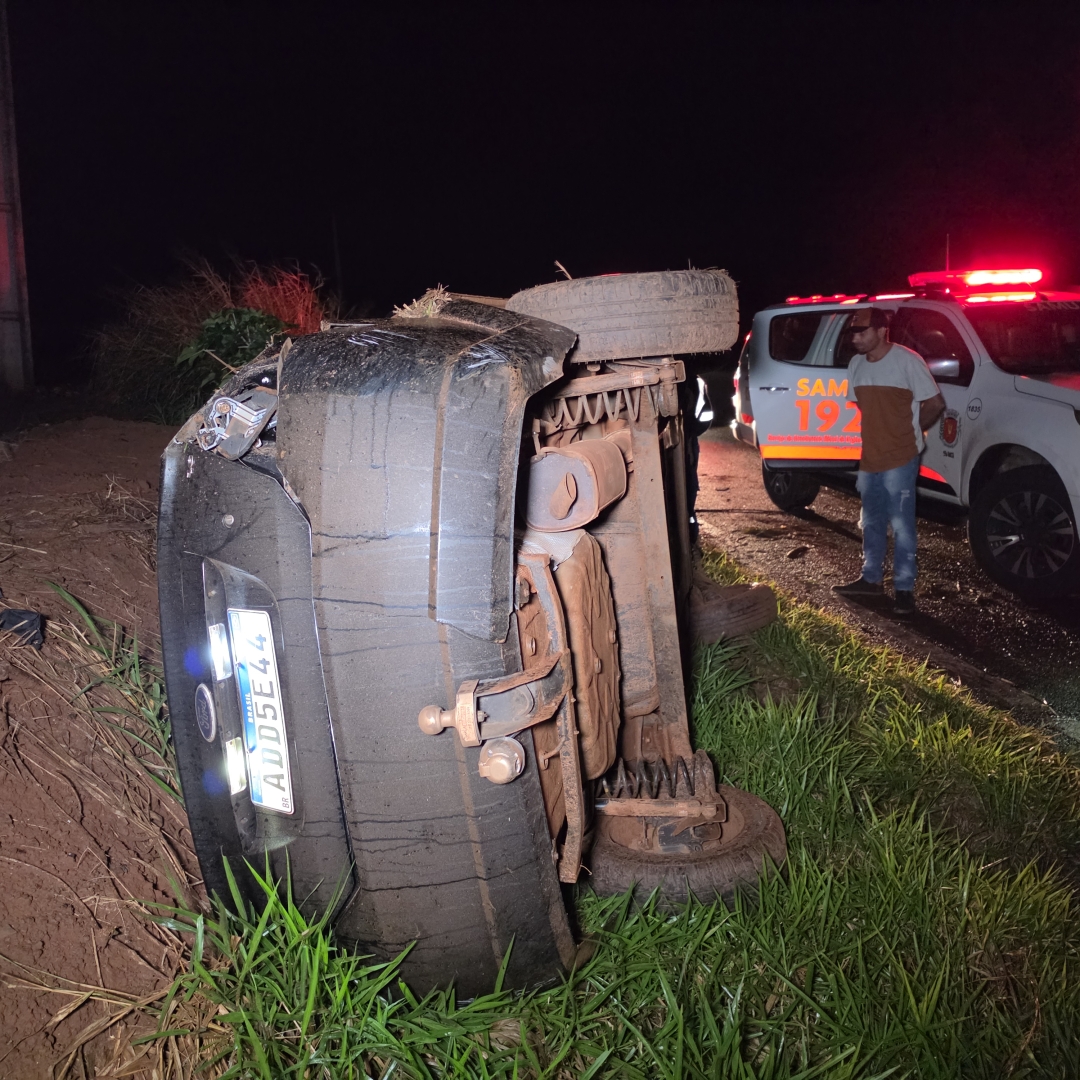 Capotamento entre Mandaguaçu e Ourizona deixa motorista ferido