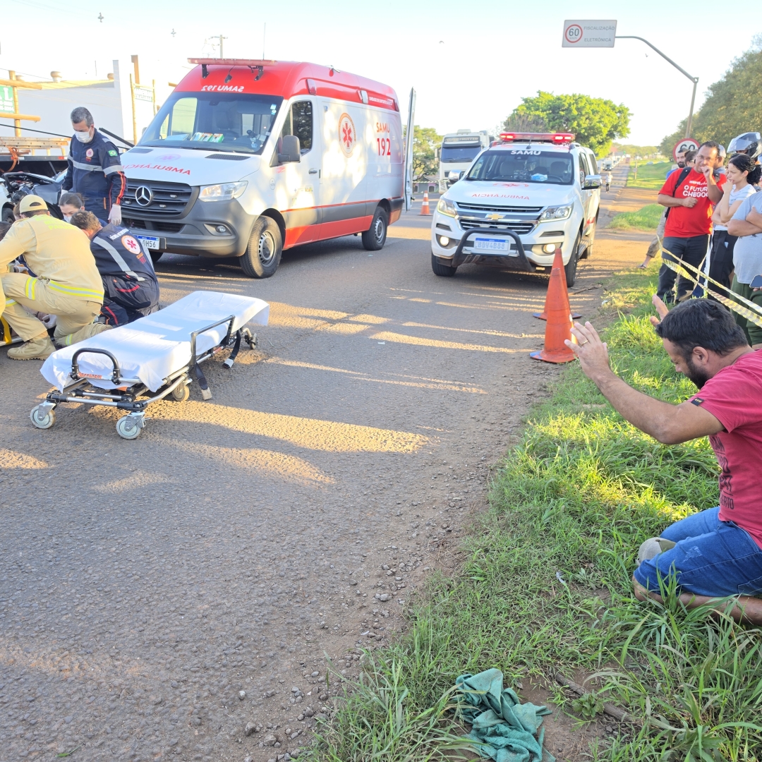 Motociclista fica em coma após grave acidente envolvendo quatro veículos no Contorno Sul de Maringá