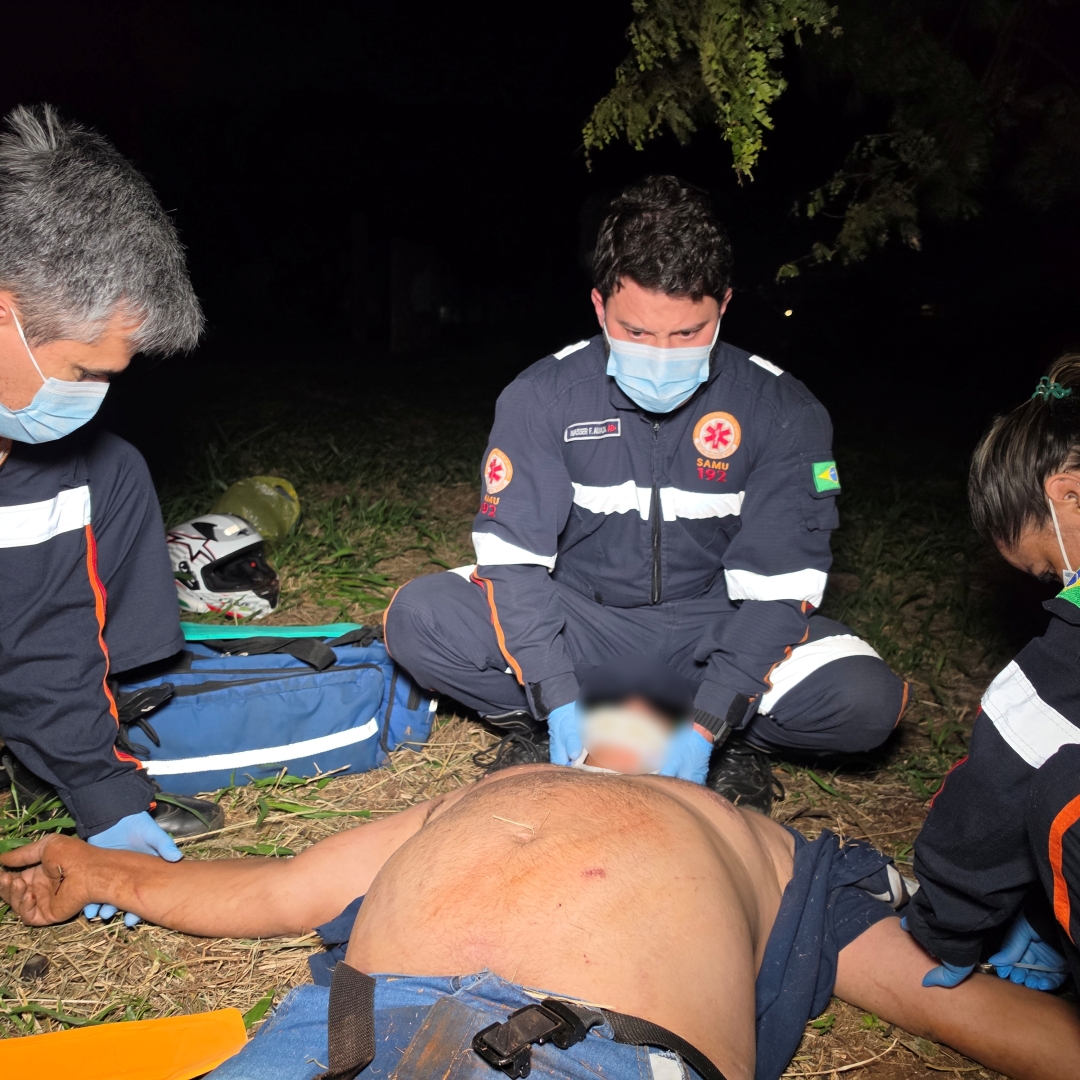 Motorista de aplicativo encontra motociclista ferido em ribanceira e ajuda a salvar sua vida na PR-317