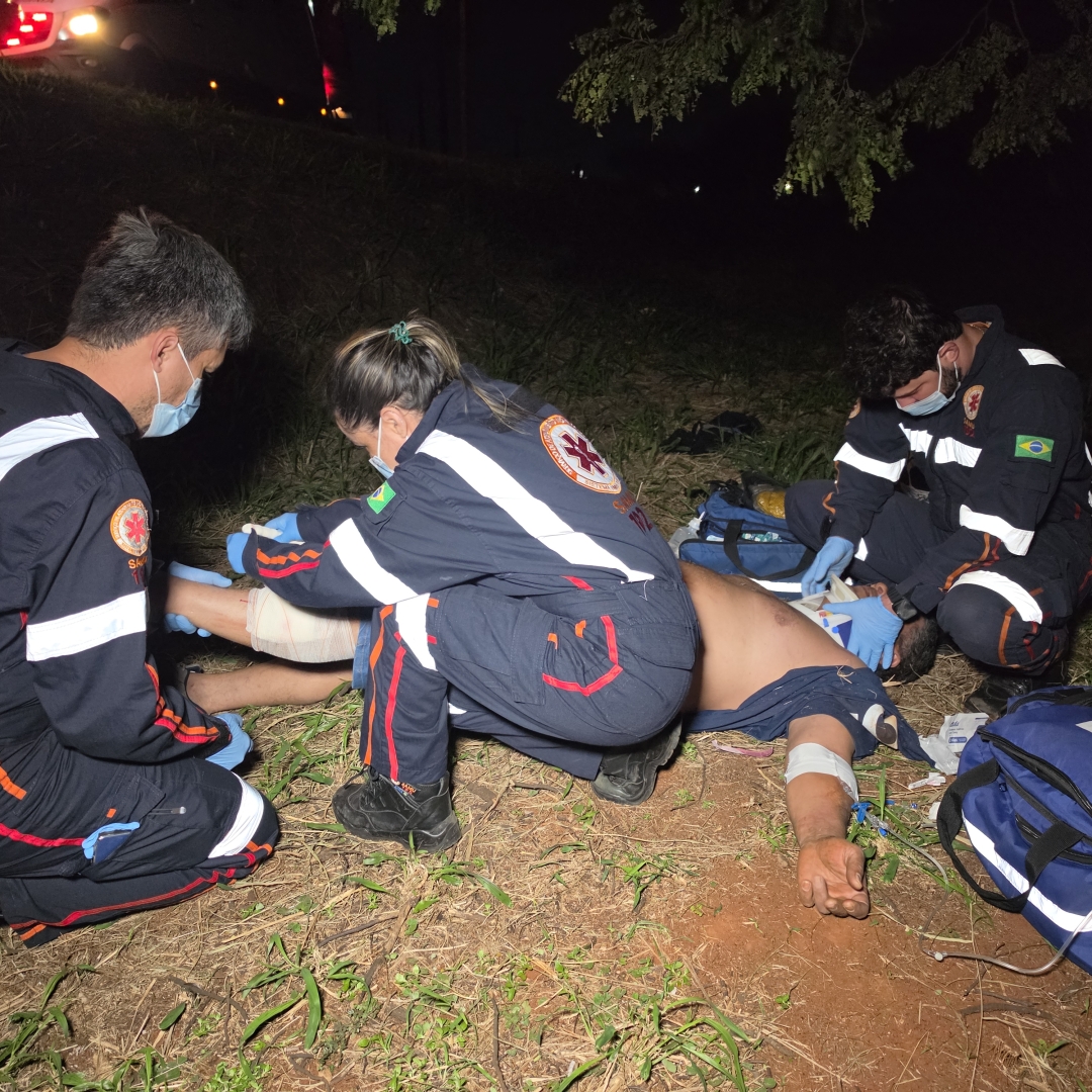 Motorista de aplicativo encontra motociclista ferido em ribanceira e ajuda a salvar sua vida na PR-317