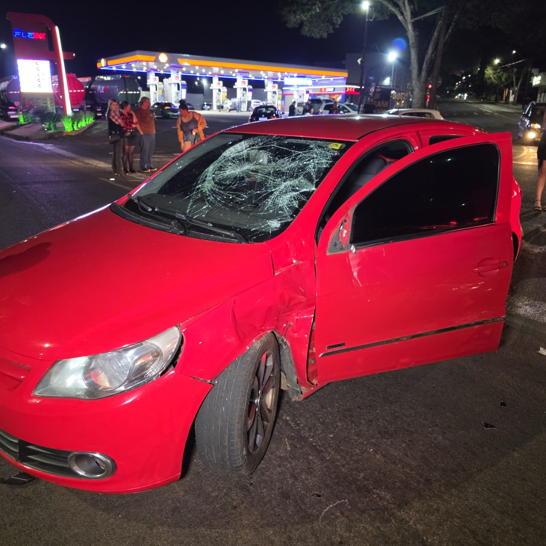 Casal fica gravemente ferido após colisão entre moto e carro no trevo de Iguatemi