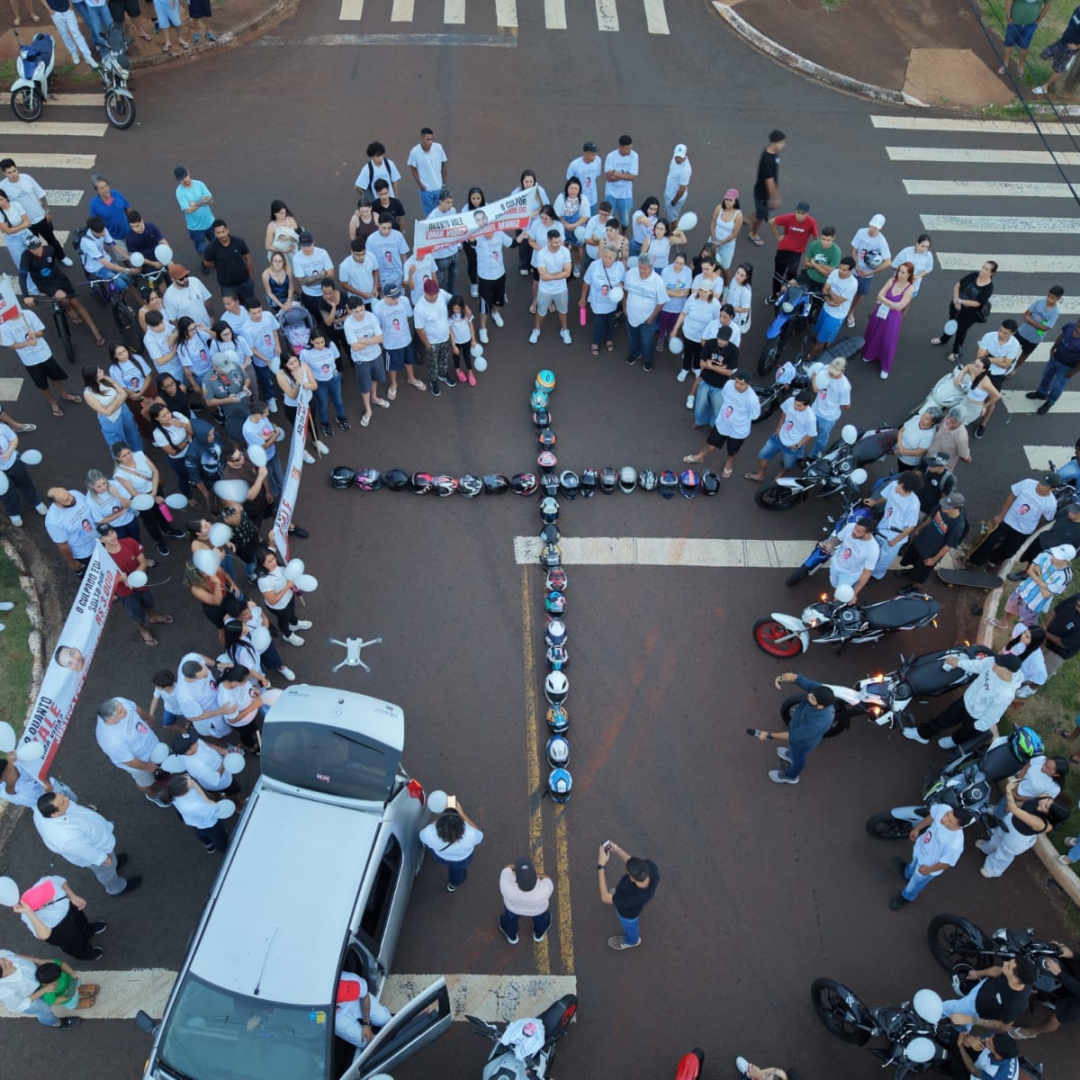 Dor e revolta marcam protesto da família de Gabriel Muniz