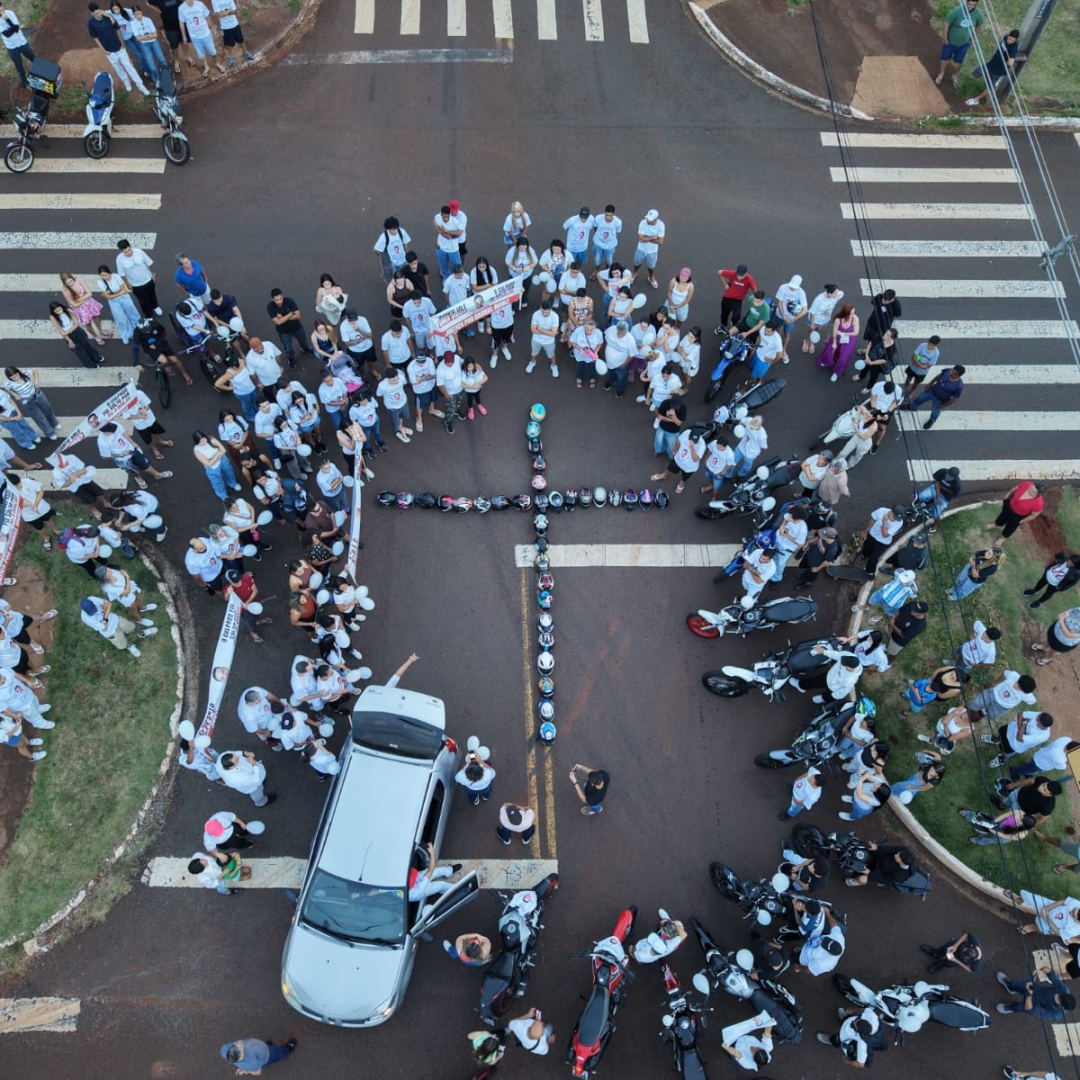 Dor e revolta marcam protesto da família de Gabriel Muniz