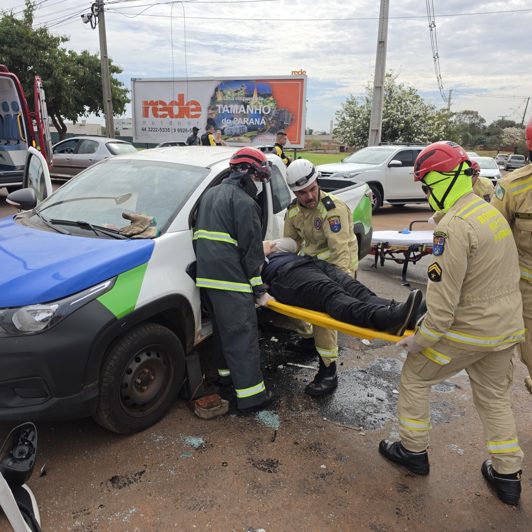 Colisão violenta entre Falcon e veículo da Prefeitura de Floresta termina com dois feridos
