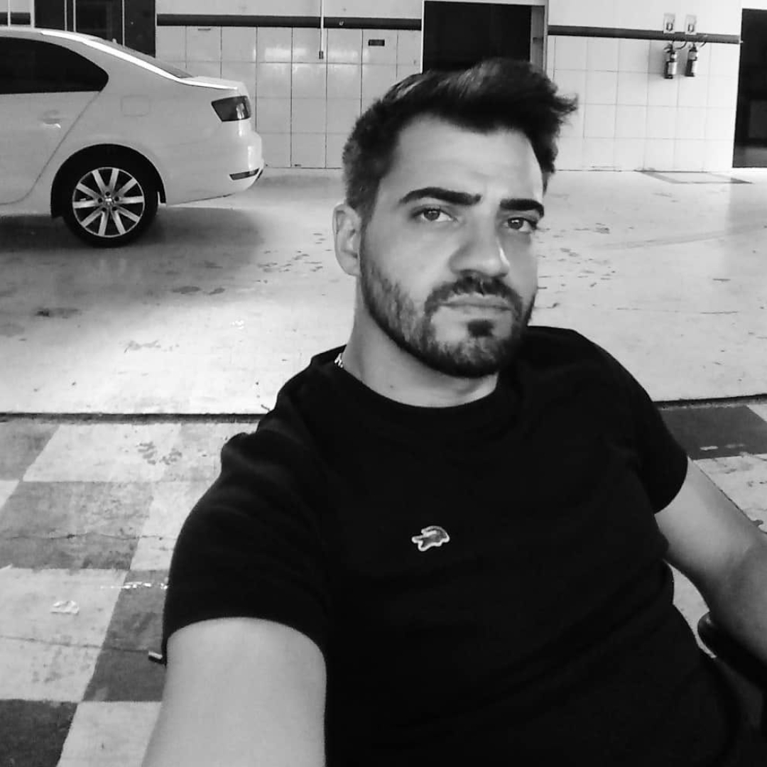 Empresário leva duas facadas no peito, consegue dirigir até prédio e desmaia no elevador