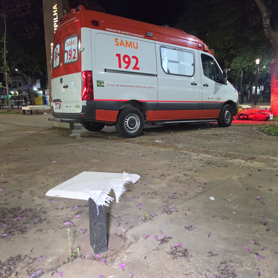 Mulher não resiste após colisão em rotatória da Praça Farroupilha; condutor abandonou a vítima