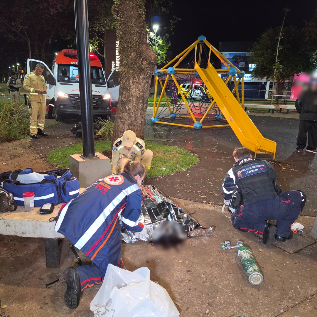 Mulher não resiste após colisão em rotatória da Praça Farroupilha; condutor abandonou a vítima