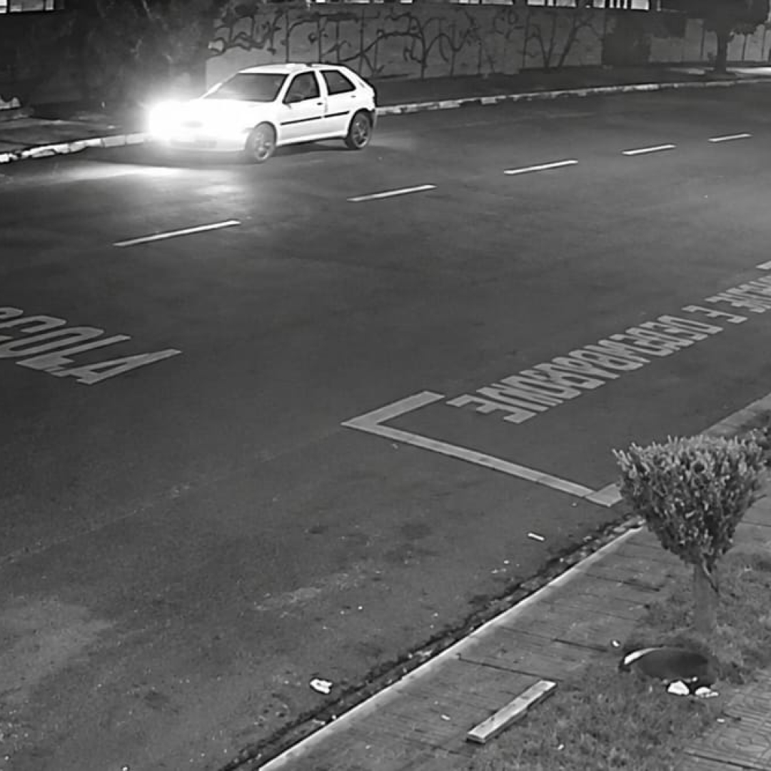 Gol é furtado em frente ao batalhão da Polícia Militar em Maringá