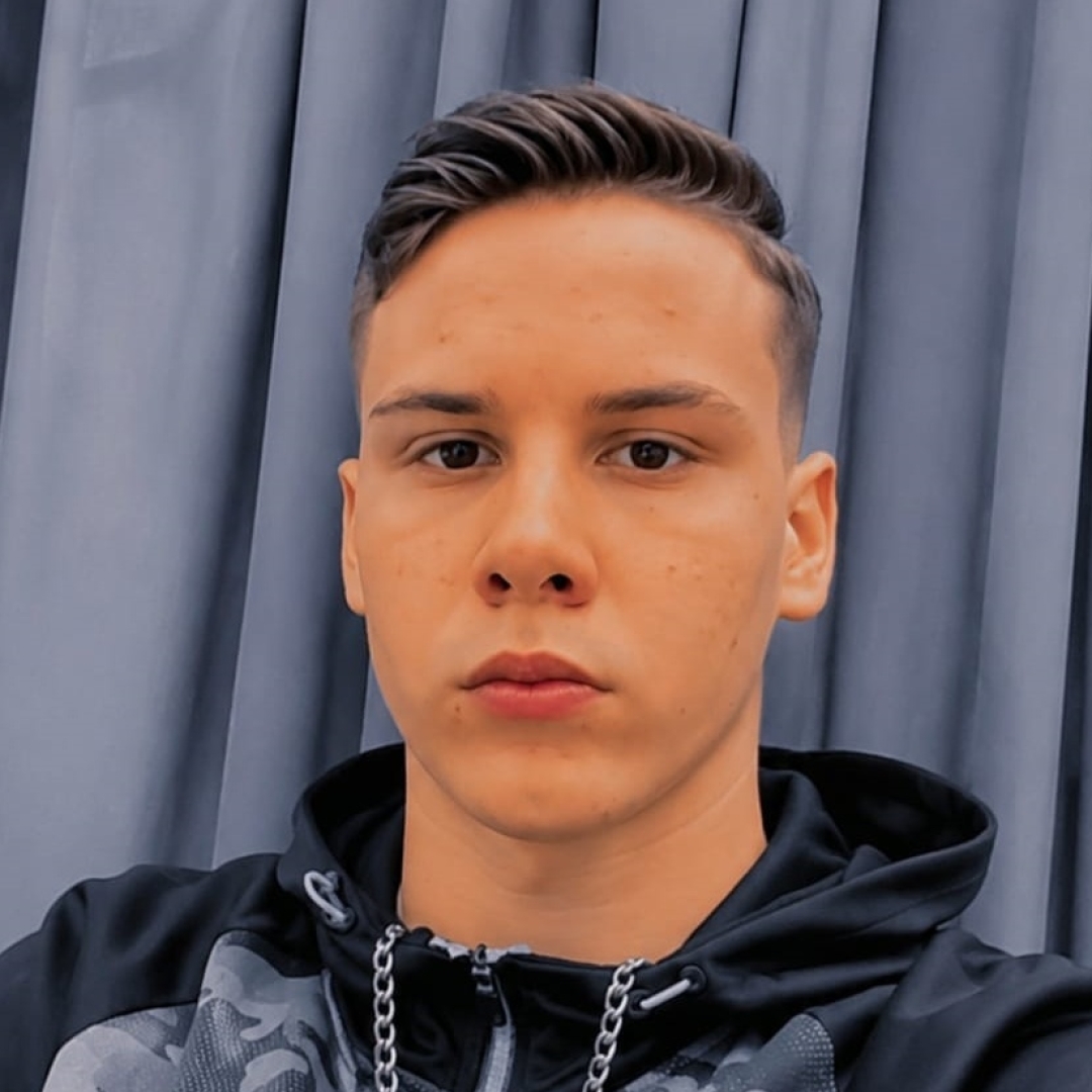 Jovem de 20 anos é arremessado sobre carro e morre em grave acidente na Avenida Nildo Ribeiro