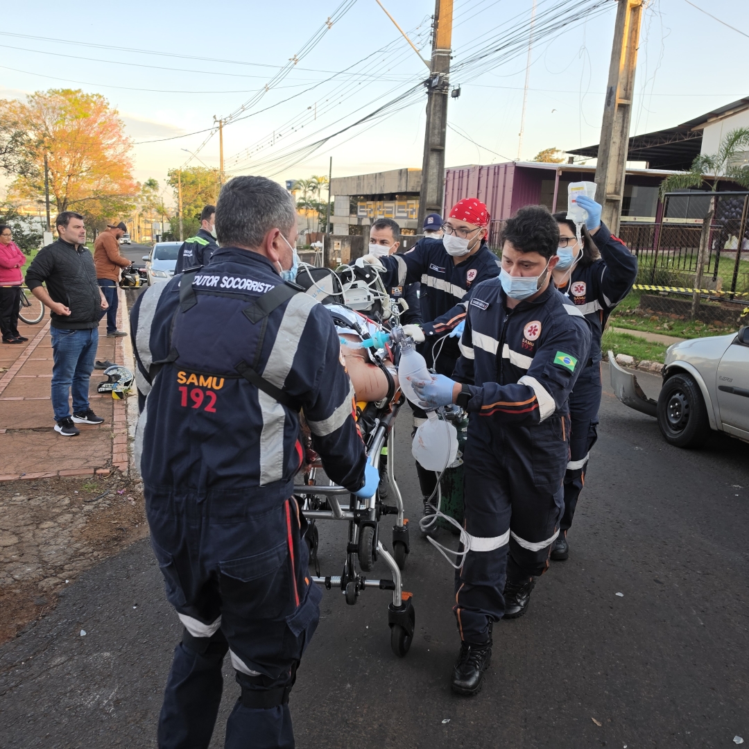 Motociclista é reanimada pelo Samu após violenta colisão com automóvel em Marialva