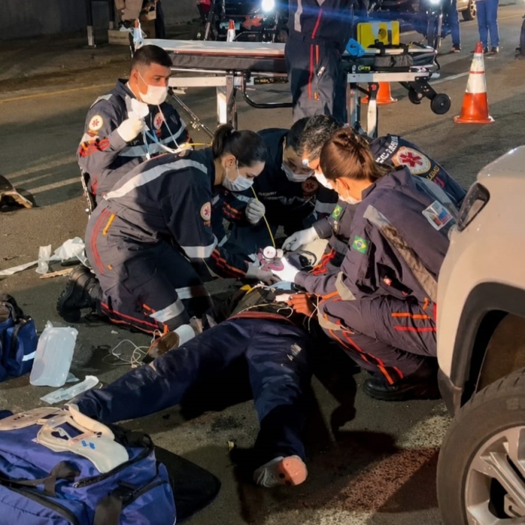 Discussão por vaga termina com motociclista atropelado e intubado em Maringá