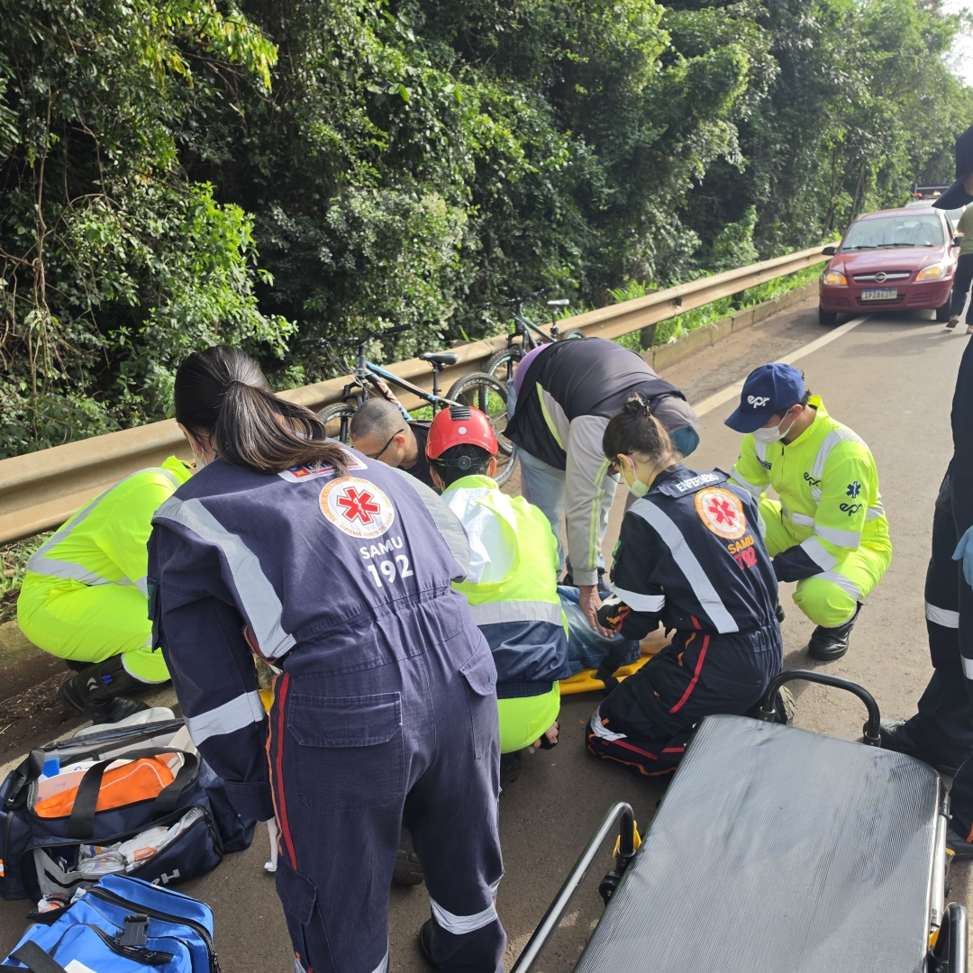 Bicicletas se esbarram e deixam dois homens feridos na rodovia entre Maringá e Floresta