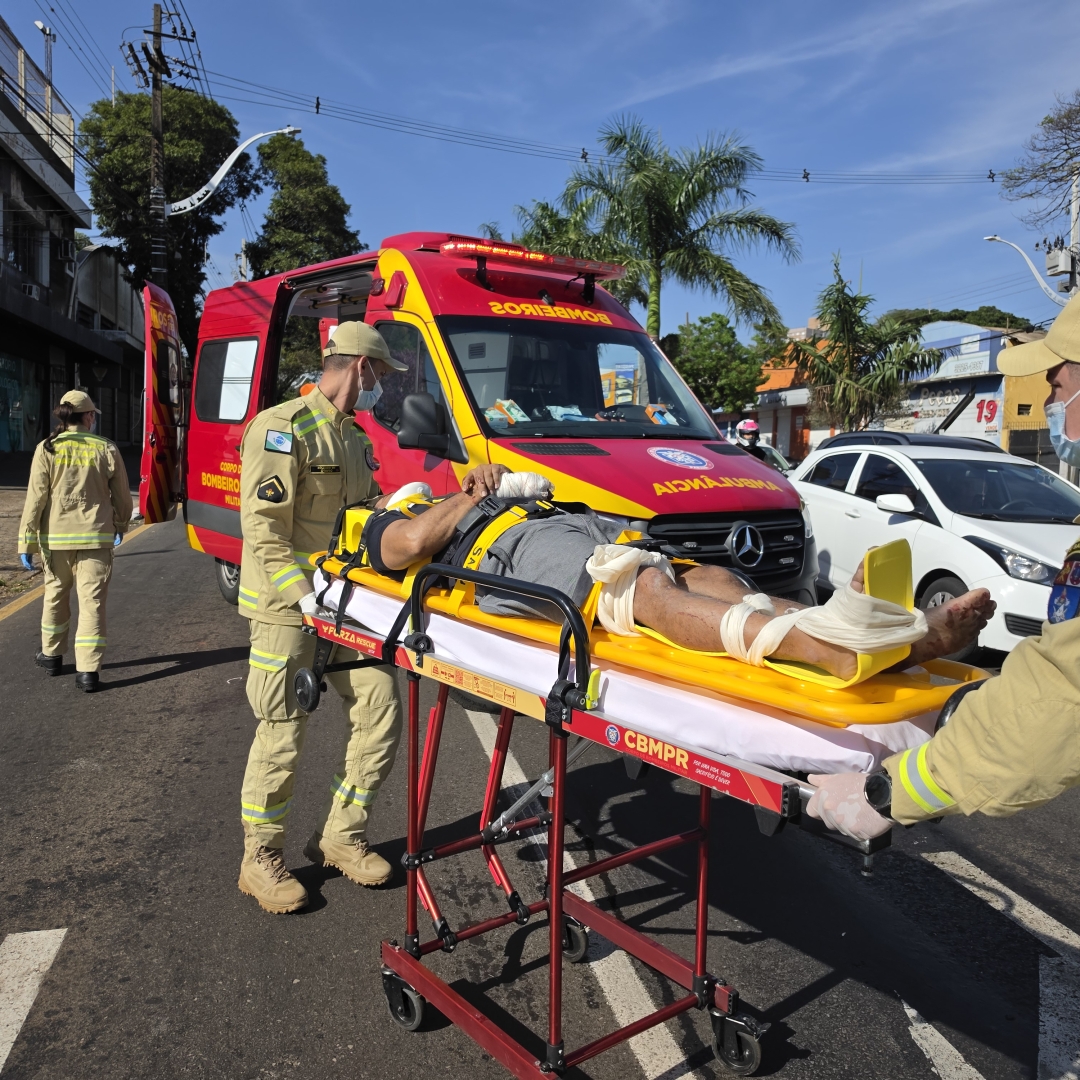Motociclista sofre fratura e perde dedo após Biz bater na traseira de carro em Maringá