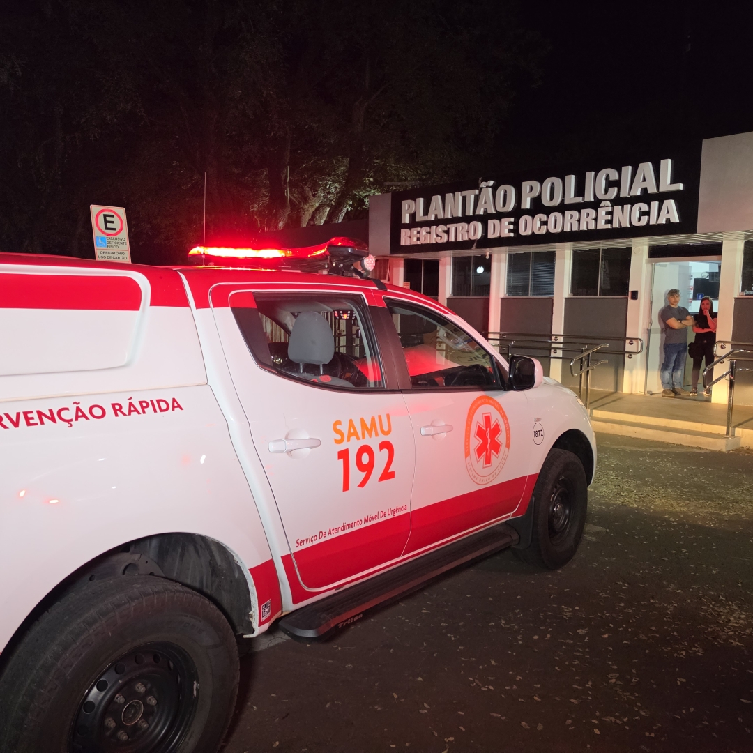 Mulher é esfaqueada, pula muro para fugir do marido e pede socorro em delegacia de Maringá