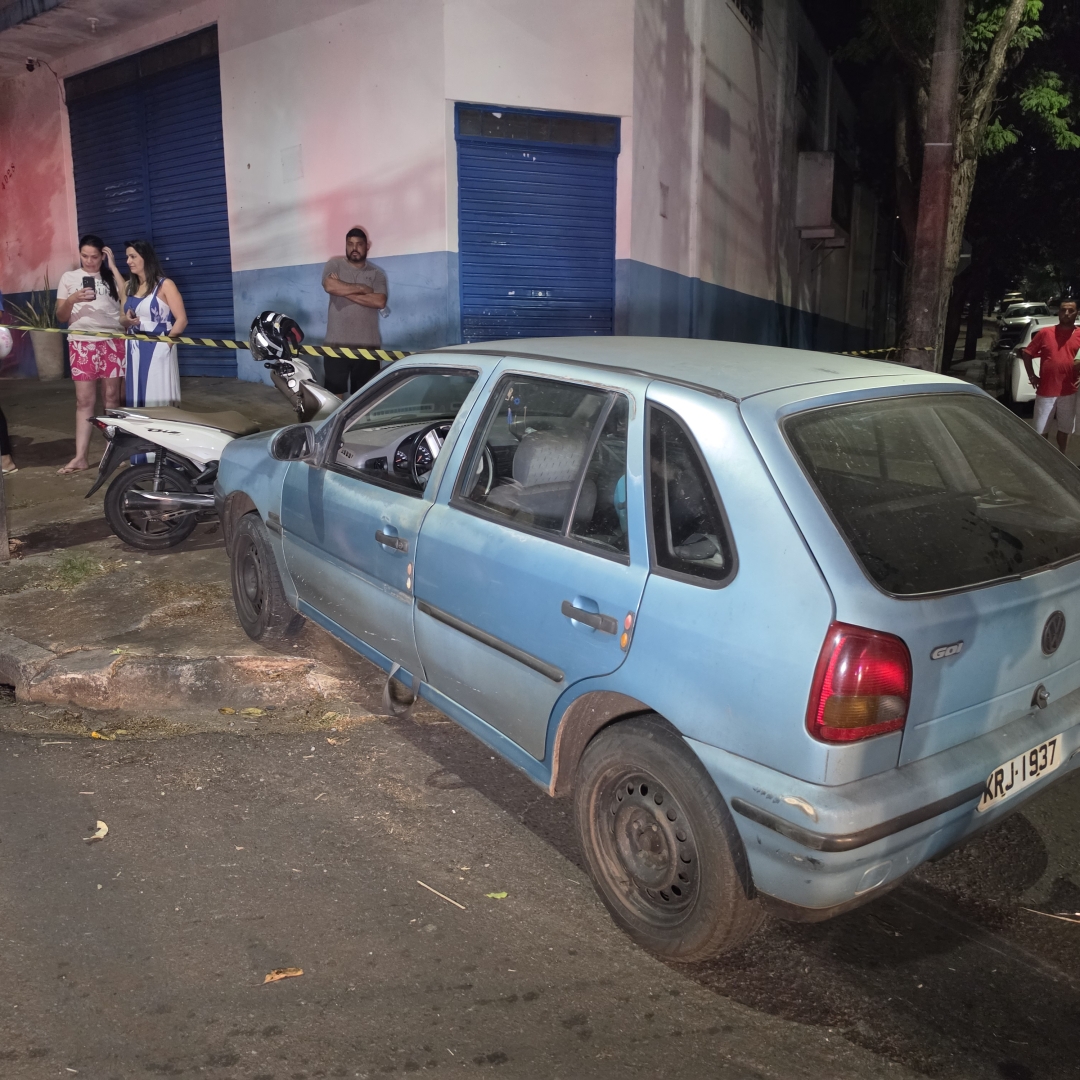 Motociclista tenta encurtar caminho pelo canteiro da Avenida Tuiuti e é atingida por carro
