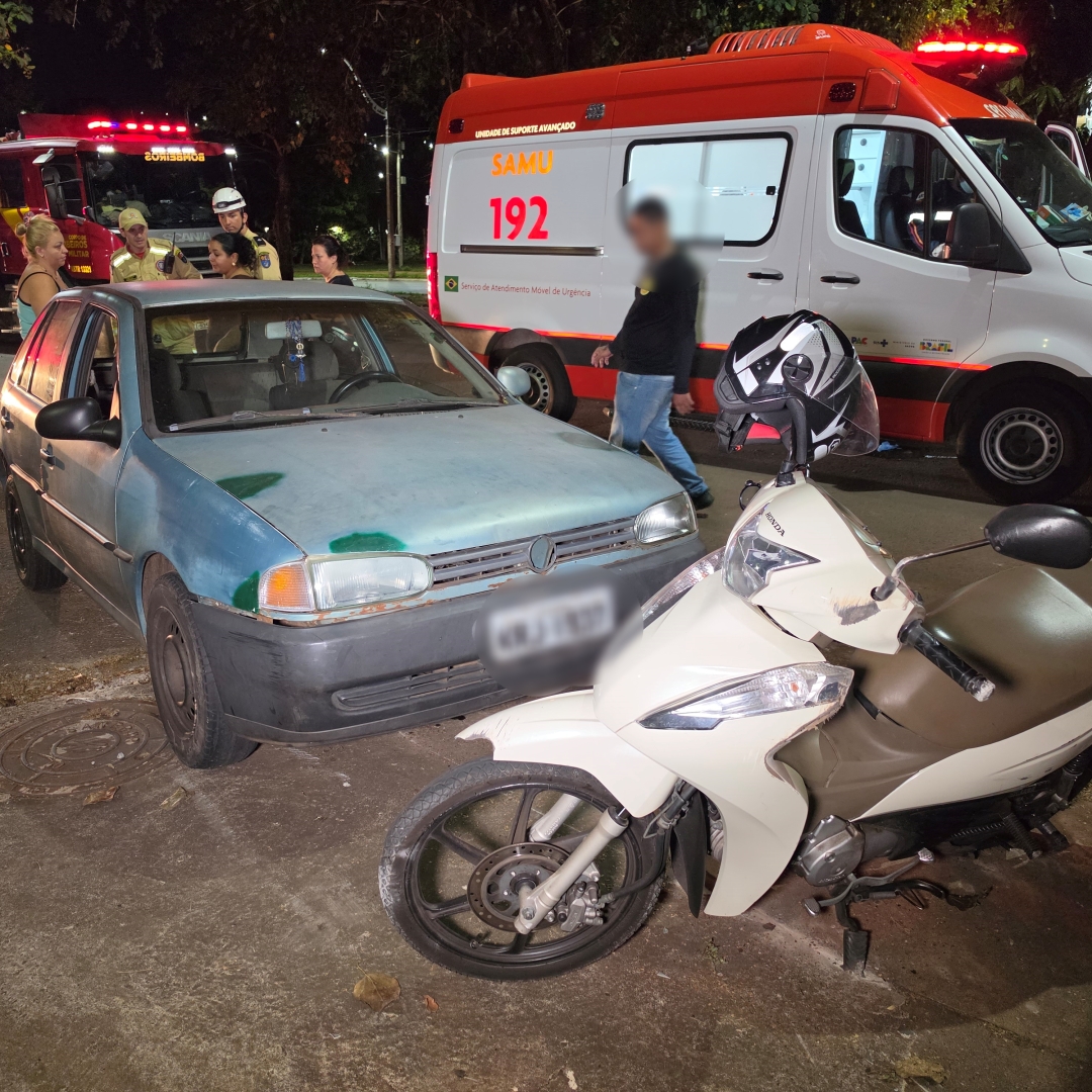 Motociclista tenta encurtar caminho pelo canteiro da Avenida Tuiuti e é atingida por carro