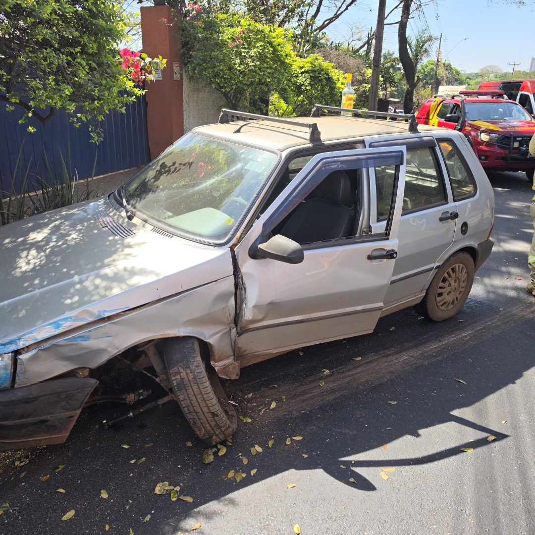 Embriagado, motorista causa acidente e xinga socorristas durante atendimento em Maringá