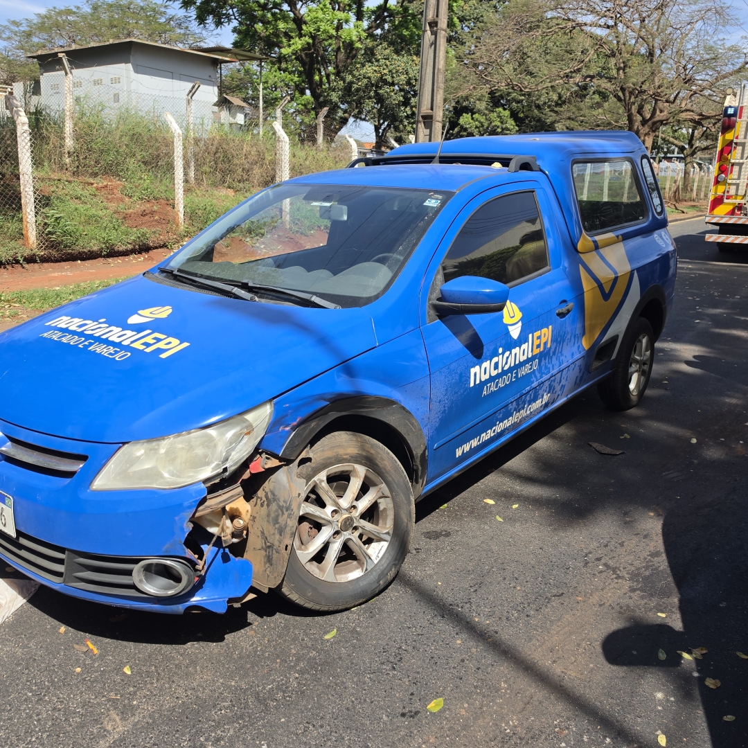Embriagado, motorista causa acidente e xinga socorristas durante atendimento em Maringá