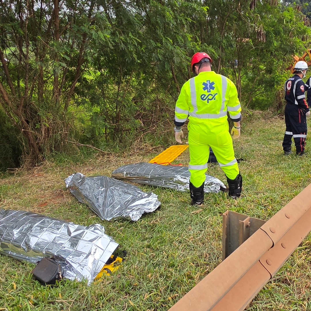 Tragédia na madrugada: três mulheres são encontradas mortas dentro de carro submerso