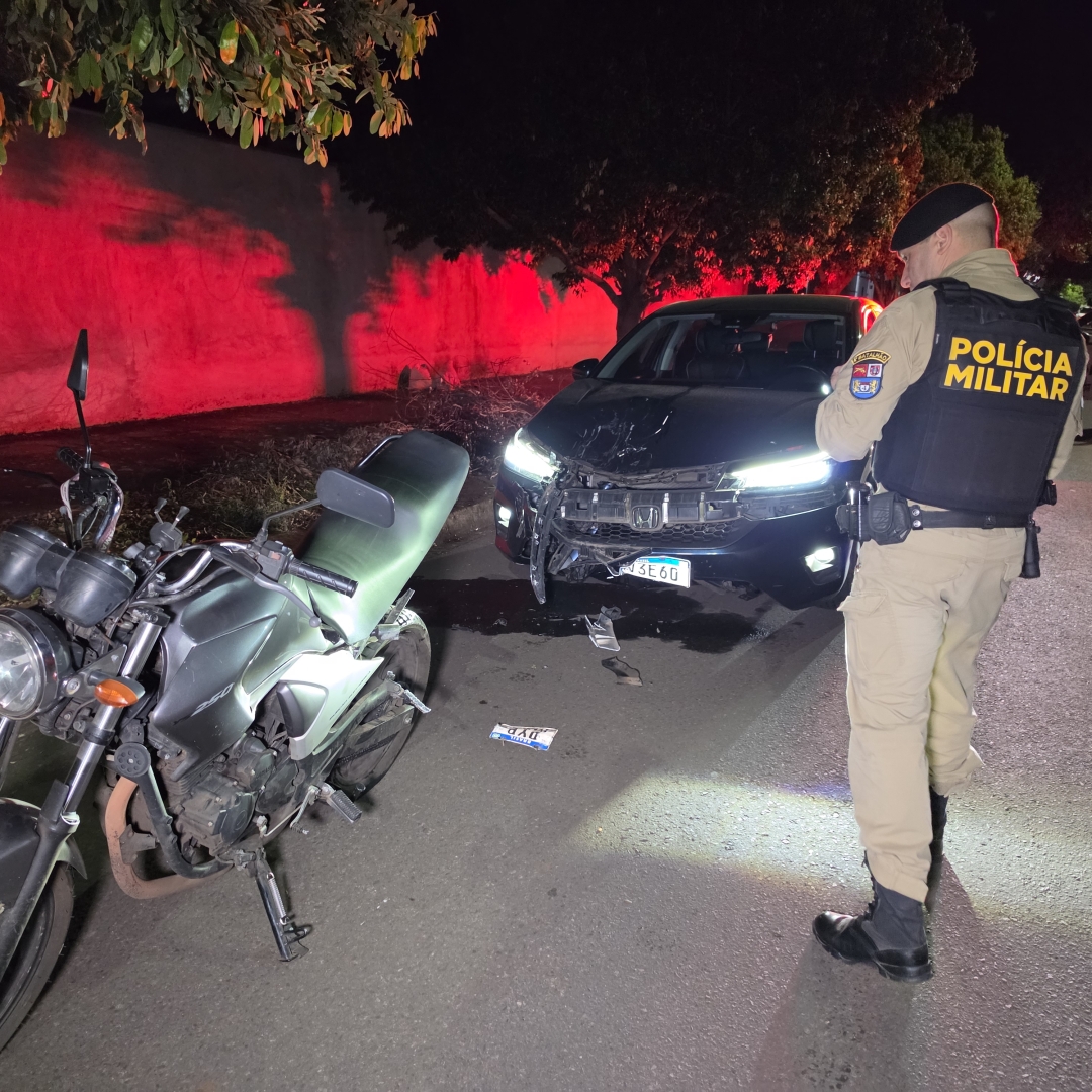 Motoboy sofre parada cardíaca após acidente na Vila Bosque; carro arrastou moto por mais de 70 metros