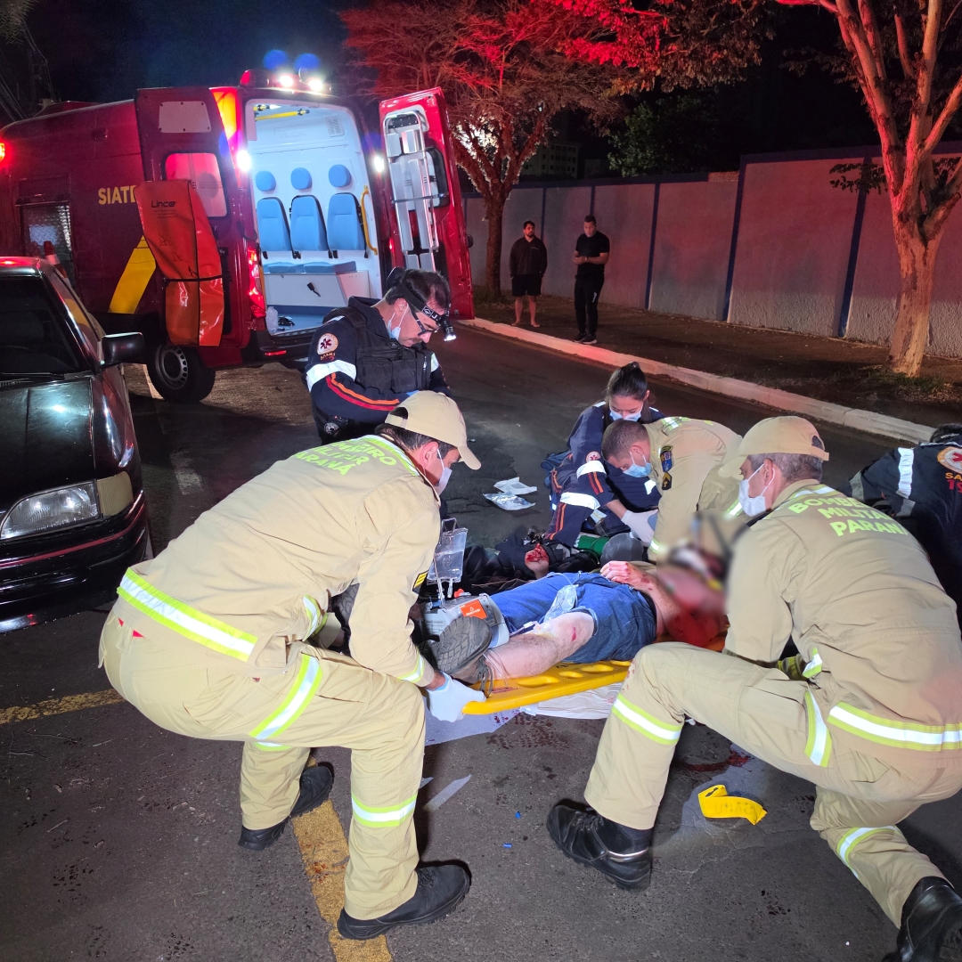 Motoboy sofre parada cardíaca após acidente na Vila Bosque; carro arrastou moto por mais de 70 metros